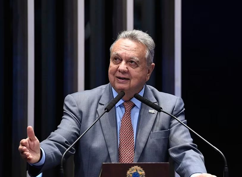 O ministro Roberto Rodrigues e a "Medalha do Mérito D. Pedro II"